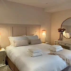 The Pink Palace At Ryedale House Apartment York